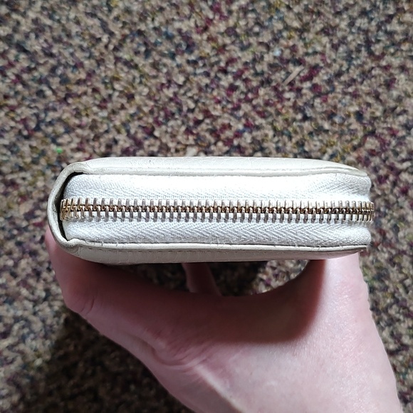 GVY: Gucci EUC+ Soho Cream Leather Interlocking G Zip Around Wallet (W48) - Picture 6 of 16